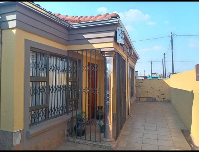 3 BEDROOM HOUSE FOR SALE IN MOLELEKI EXT 2
